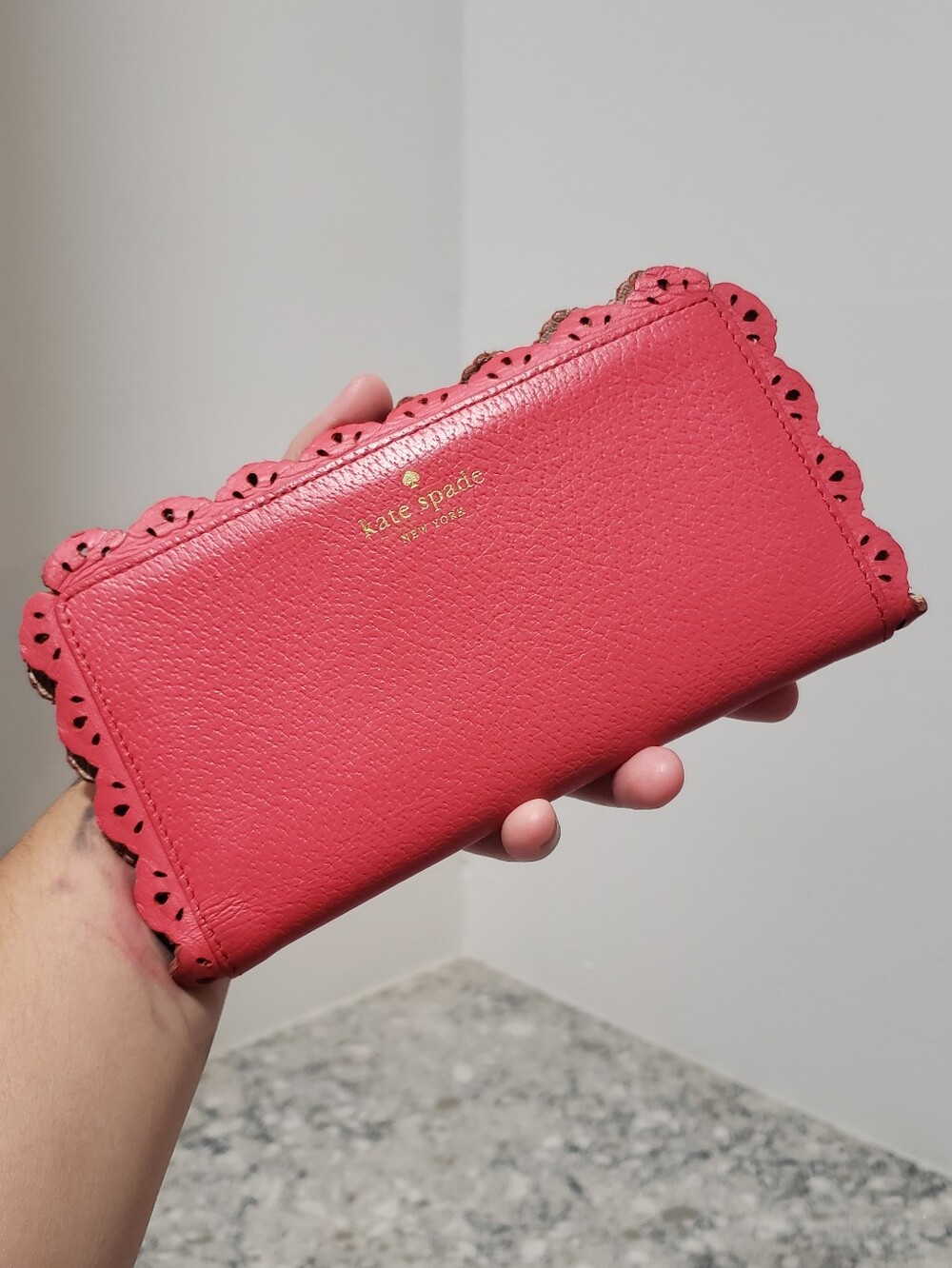 Kate Spade New York Coral Pink Scalloped Lace Trim Leather Wallet - Picture 12 of 12